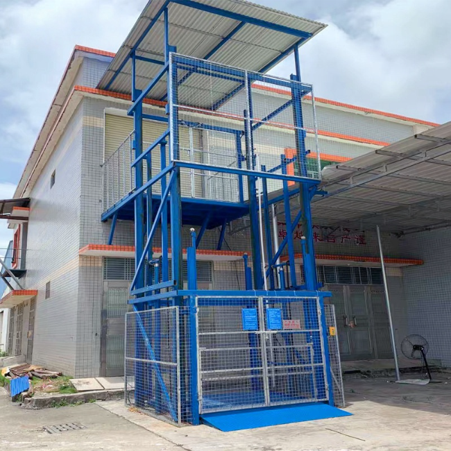 清远建材厂室外升降货梯安装